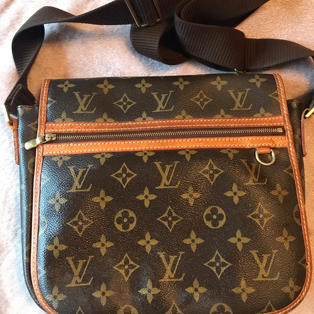 Louis Vuitton Bosphore messenger.